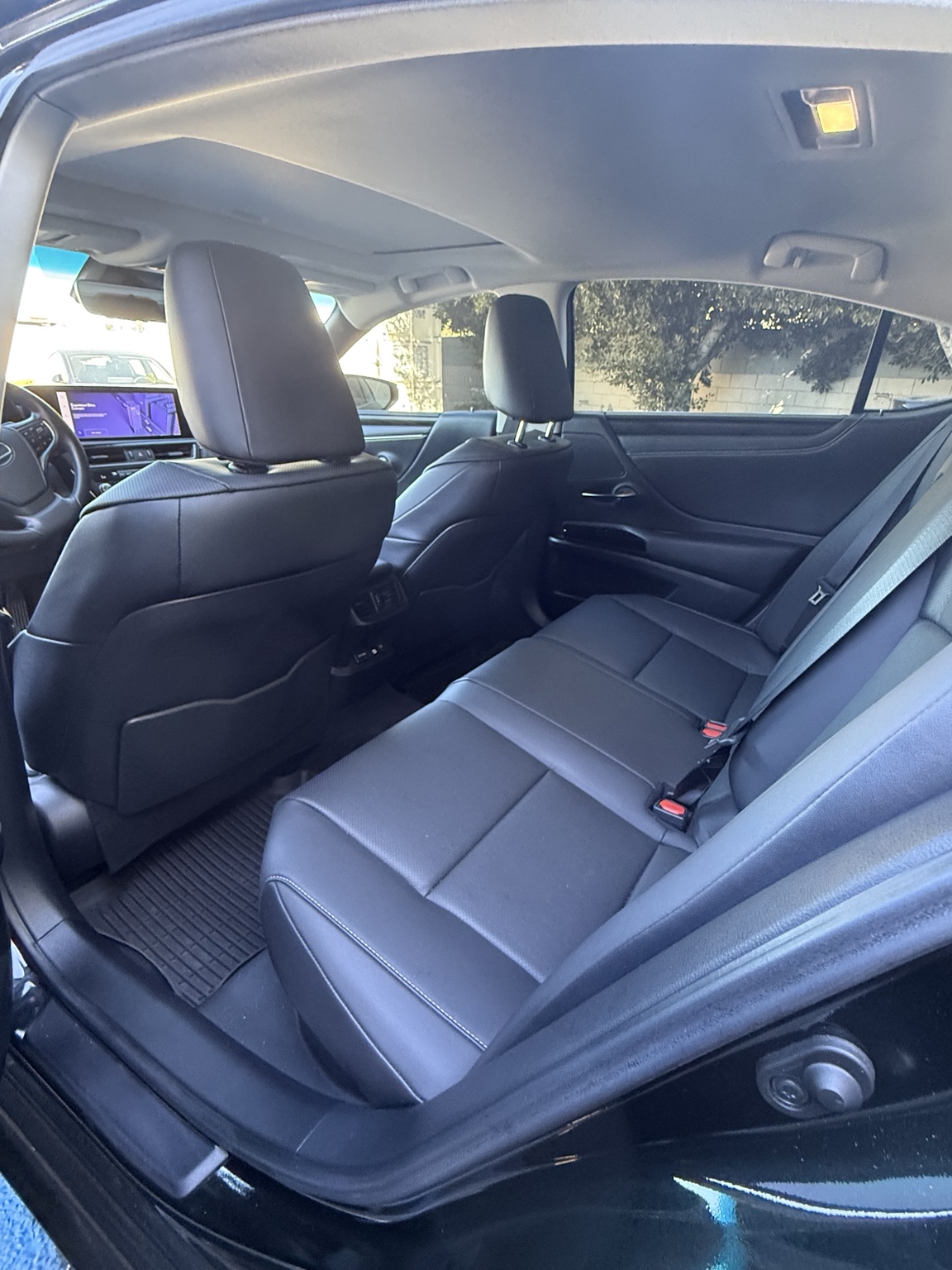 2024 Lexus ES 300h — Rear seats